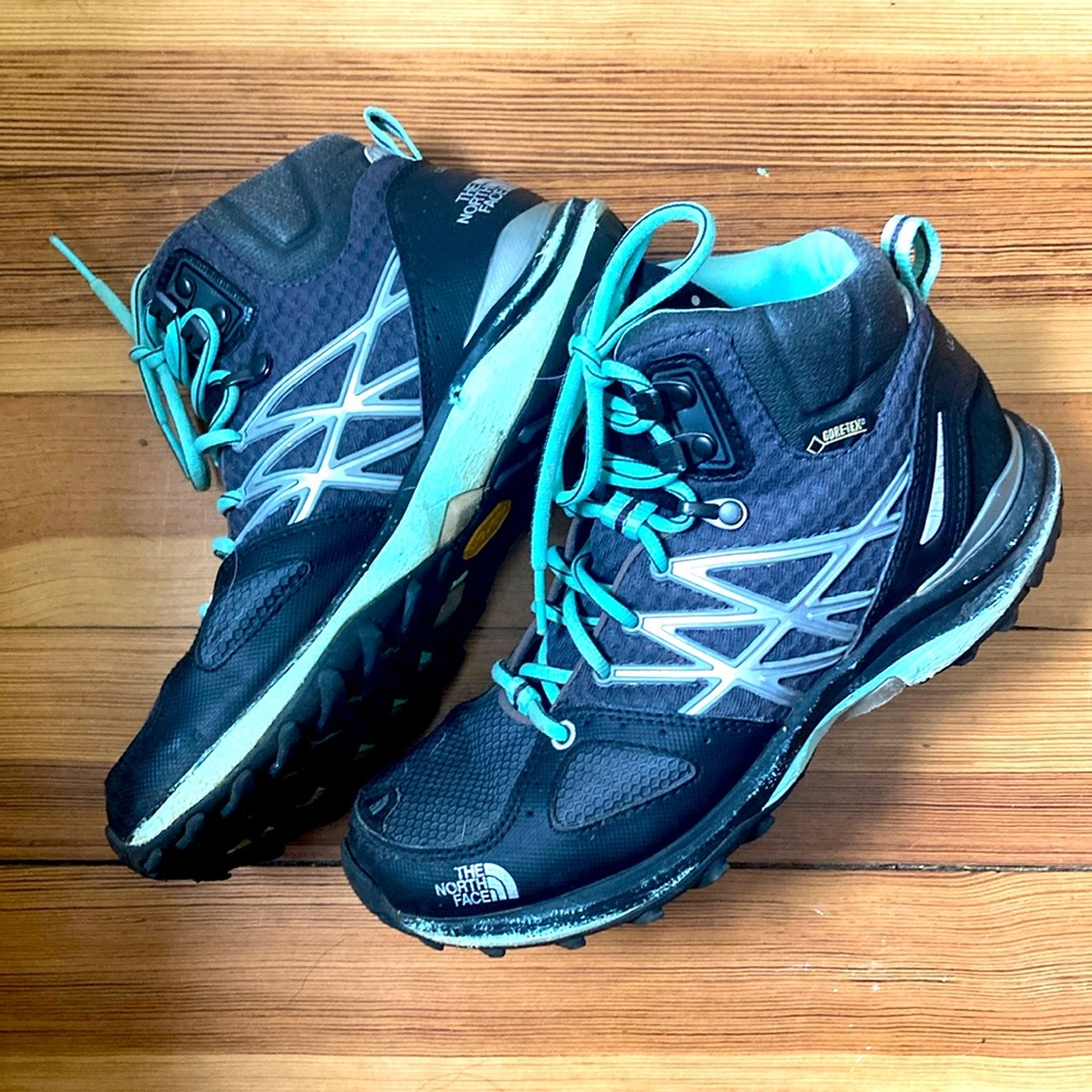 LAST CHANCE!! Like new Northface hiking boots